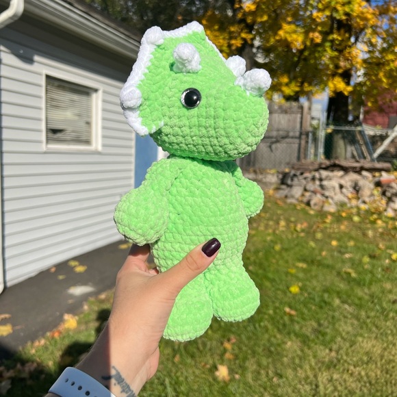 💚🤍 Standing Triceratops Crochet Amigurumi Plushie - Picture 2 of 6